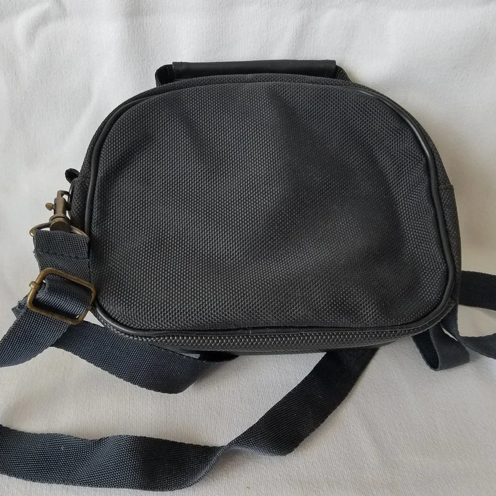Mainstays Black Camera Bag Strap storage space opens from front